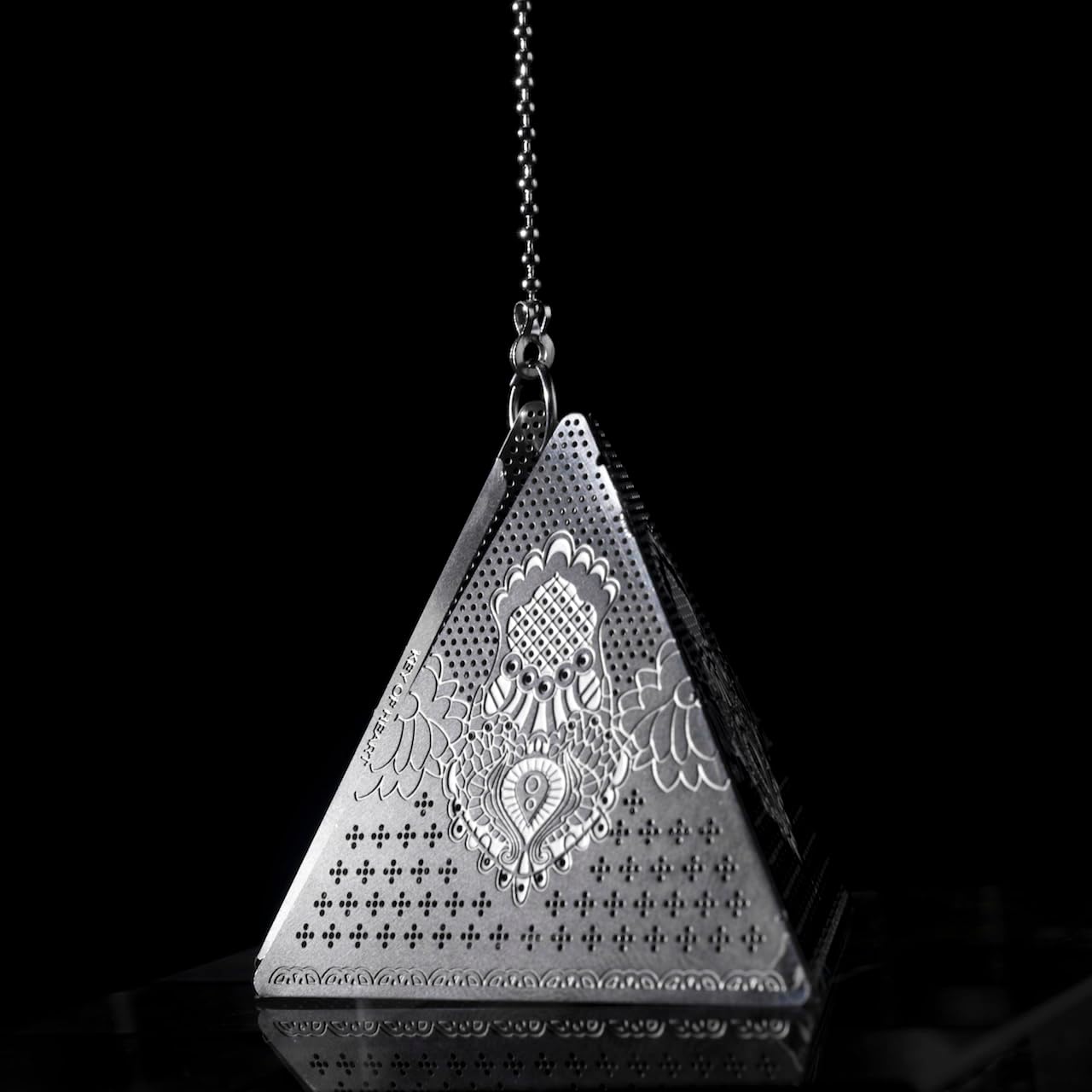 Loose Leaf Tea Infuser Pyramid Shape - Gold