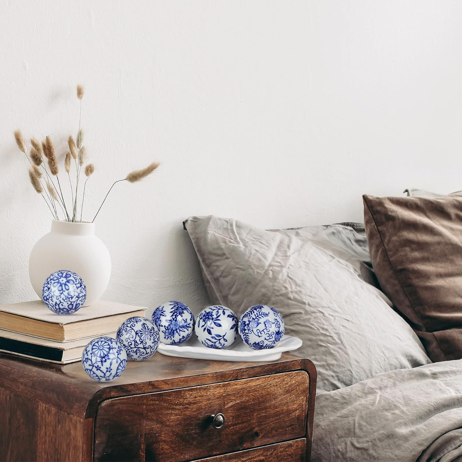 Vesici 9 Pcs Blue White Porcelain Decorative Balls