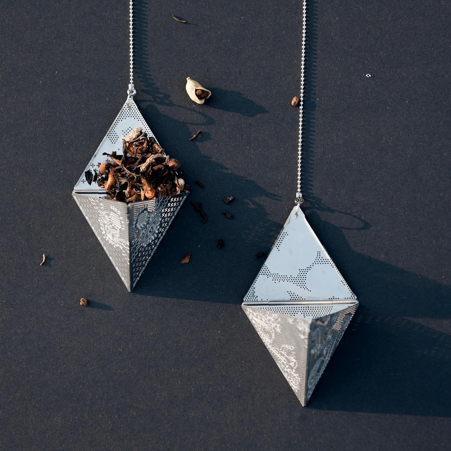 Loose Leaf Tea Infuser Pyramid Shape - Gold