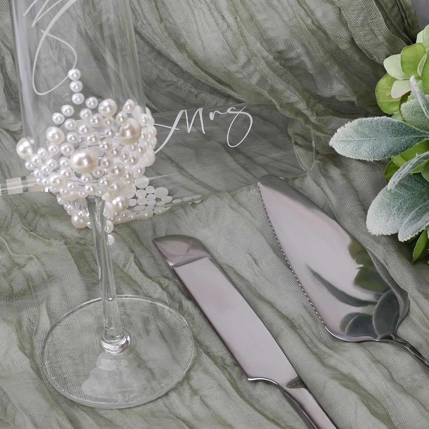 Mr And Mrs Champagne Flutes With Pearls Wedding Set