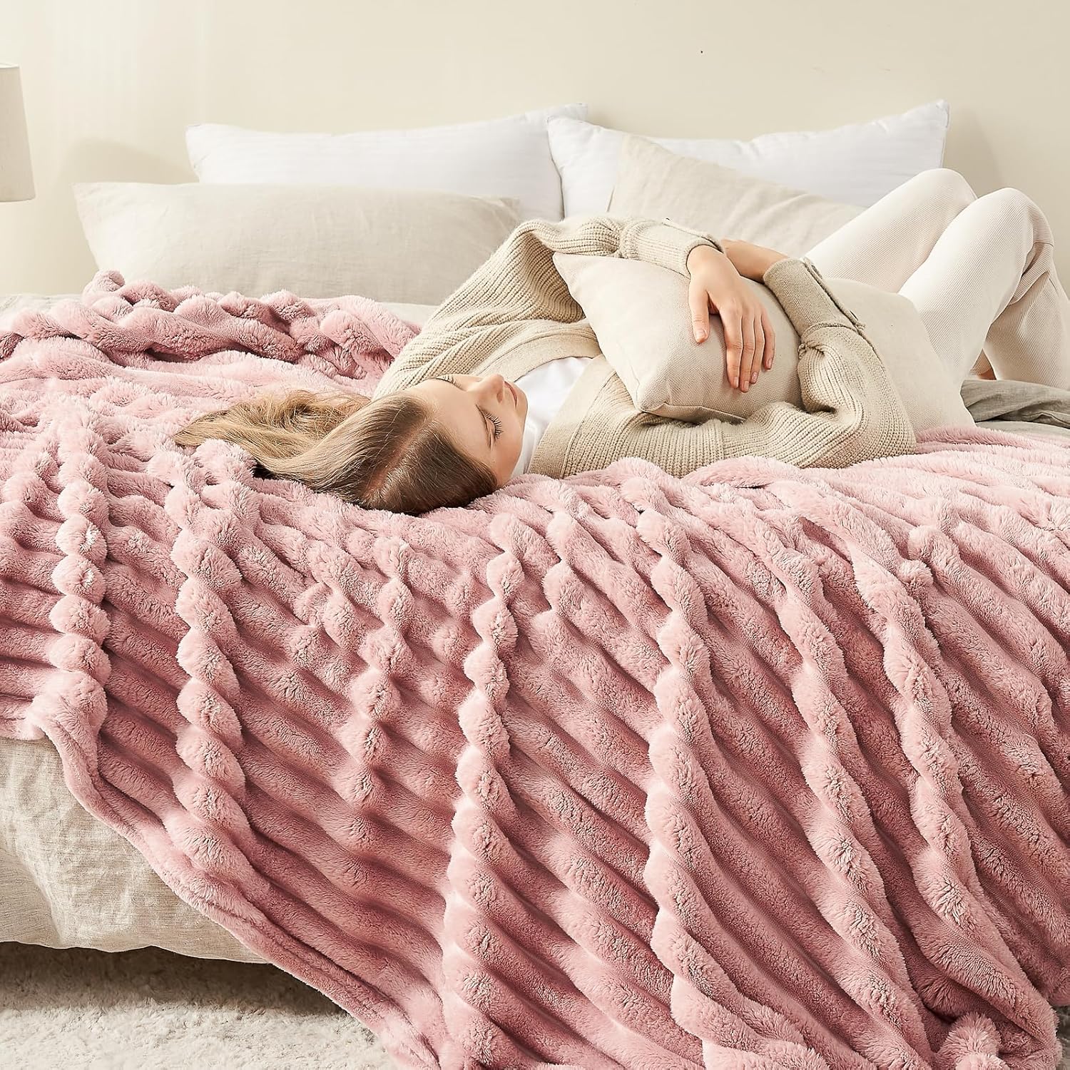 NEWCOSPLAY Super Soft Throw Blanket Pink 3D Ribbed Jacquard Flannel Fleece 50x60