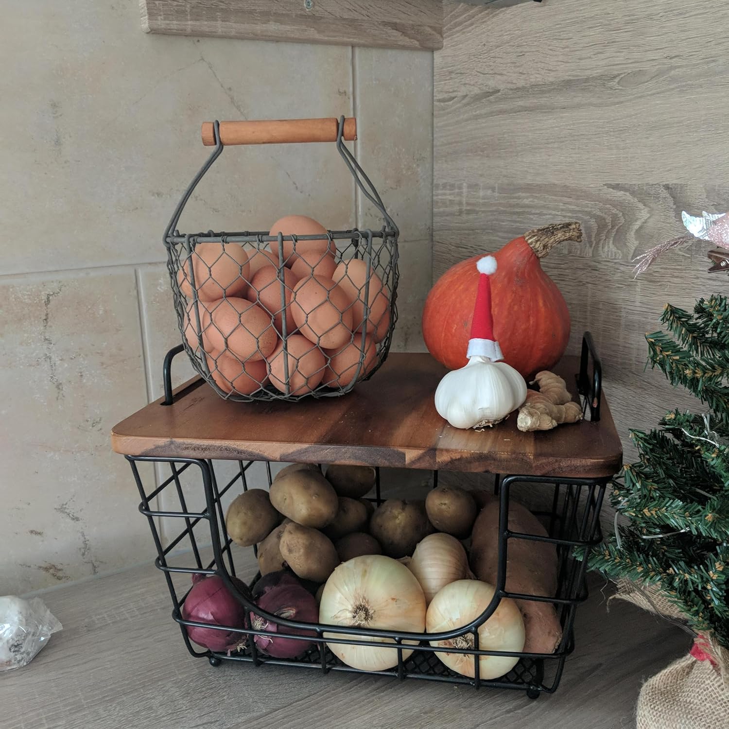 Round Chicken Wire Egg Basket with Wooden Handle